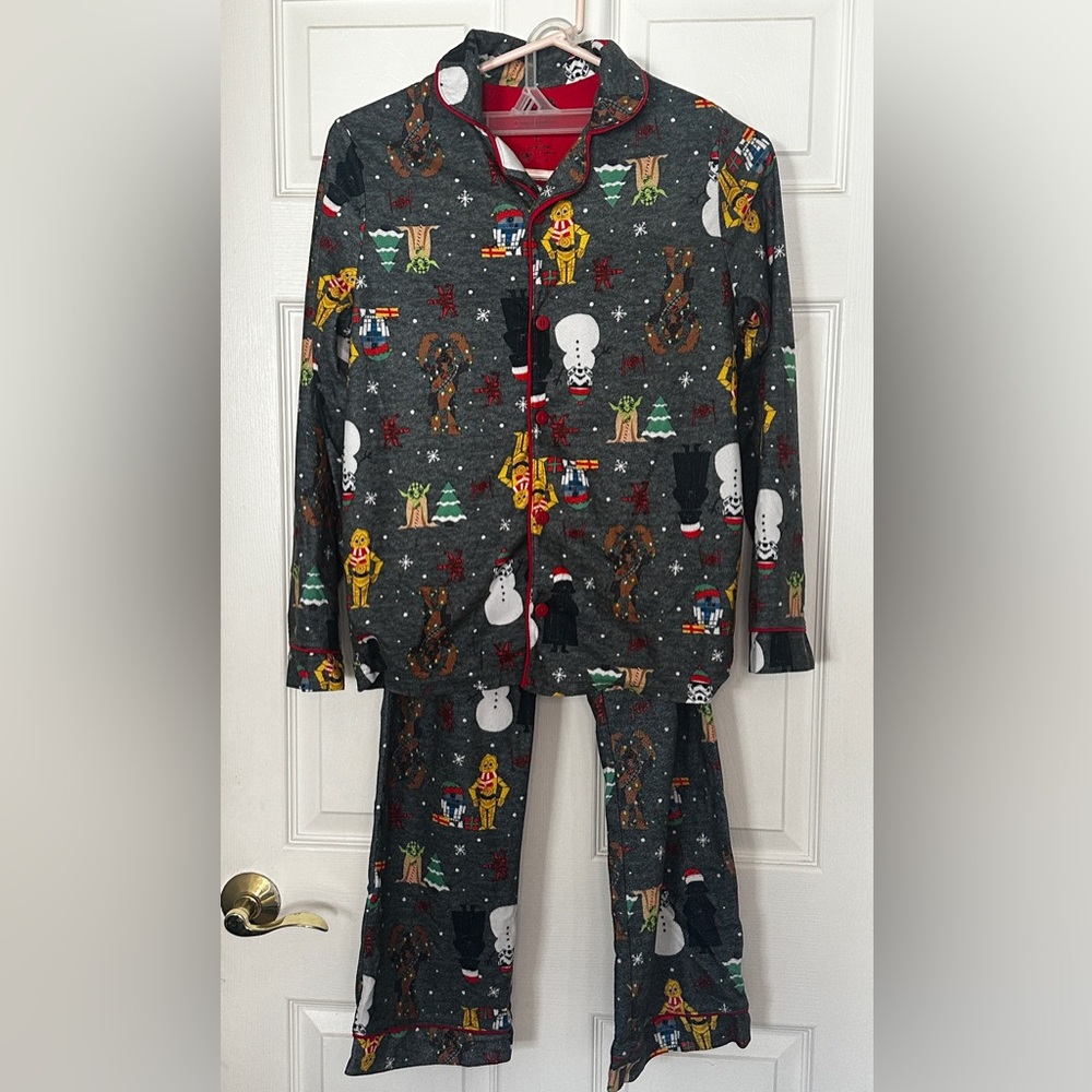 Star Wars Gray Kids Pajama Set. Size Large.